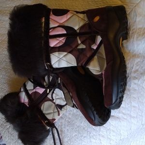 Sasha style snow faux fur quilted boots, new no tags or box